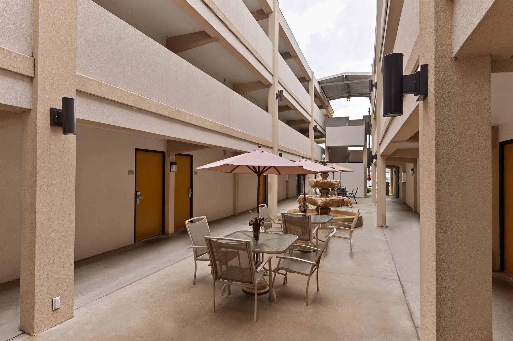 Magnuson Hotel Nashville North Гудлетсвил Екстериор снимка